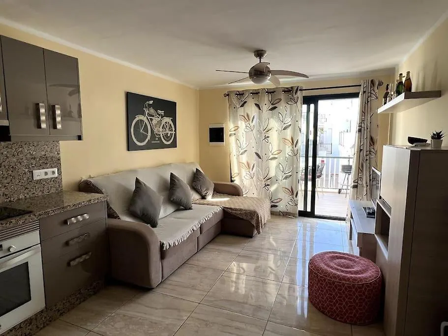 Casa Logan, 1 Bedroom Apartment With Communal Pool Puerto del Carmen  0*, Puerto del Carmen (Lanzarote) Hiszpania